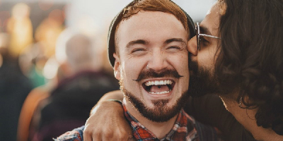 Des hommes qui aiment les hommes mais ne veulent pas être qualifiés de « gay » choisissent un nouveau mot Des hommes qui aiment les hommes mais ne veulent pas être qualifiés de « gay » choisissent un nouveau mot